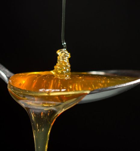 MIEL MANUKA cuchara con miel